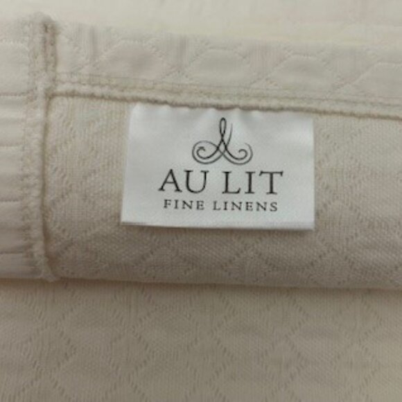 Diamond Pattern Matelassé Coverlet - Size Jumbo King - Picture 2 of 3